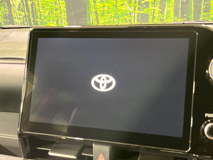 2022 Toyota Voxy 6BA-MZRA90W (UW-6a1e4a030ad4a)[26]