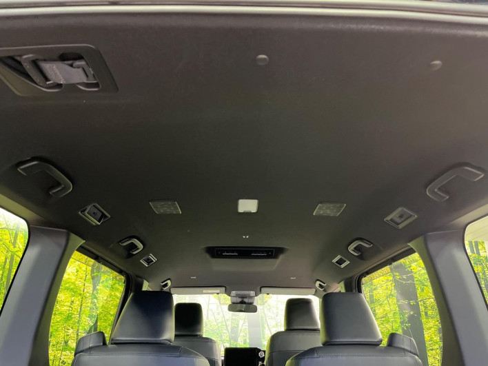2022 Toyota Voxy 6BA-MZRA90W (UW-6a1e4a030ad4a)[6]
