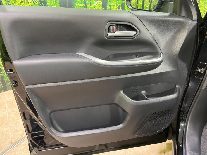 2022 Toyota Voxy 6BA-MZRA90W (UW-6a1e4a030ad4a)[20]
