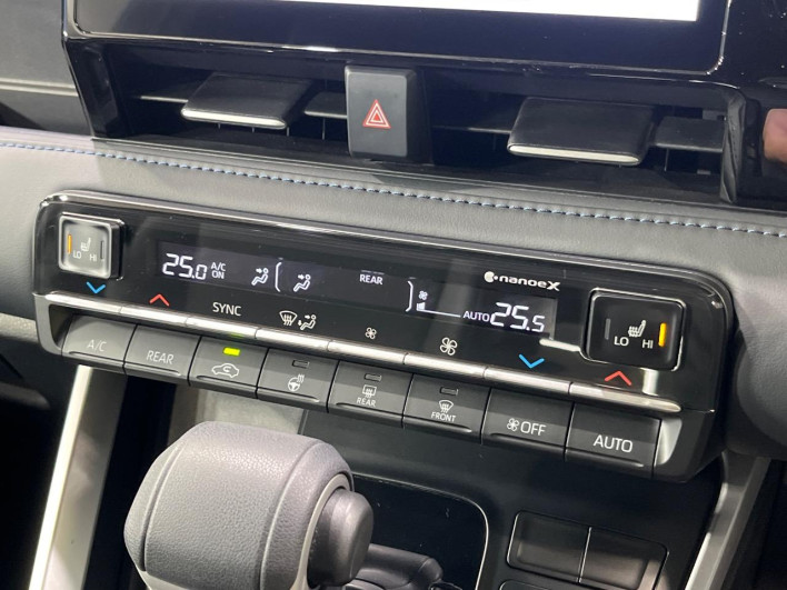 2022 Toyota Voxy 6BA-MZRA90W (UW-6a1e4a030ad4a)[27]
