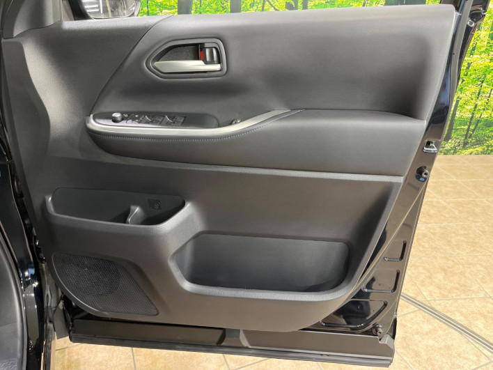 2022 Toyota Voxy 6BA-MZRA90W (UW-6a1e4a030ad4a)[12]