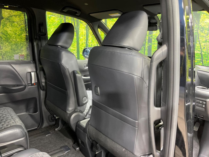 2022 Toyota Voxy 6BA-MZRA90W (UW-6a1e4a030ad4a)[16]