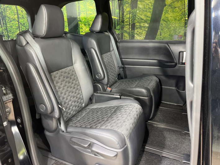 2022 Toyota Voxy 6BA-MZRA90W (UW-6a1e4a030ad4a)[17]