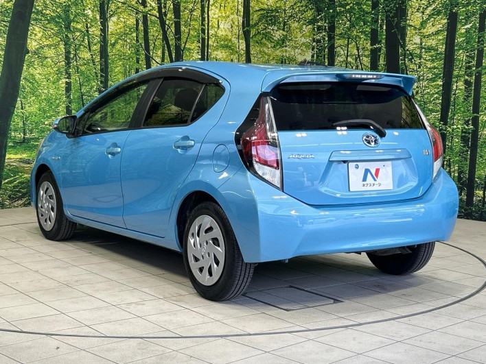 2011 Toyota Aqua DAA-NHP10 (UW-6a1e4a0a0f3ed)[26]
