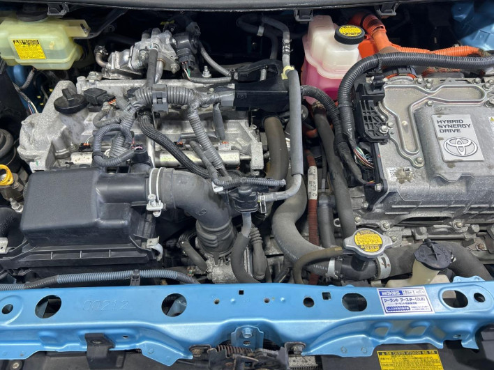 2011 Toyota Aqua DAA-NHP10 (UW-6a1e4a0a0f3ed)[5]