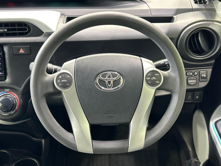 2011 Toyota Aqua DAA-NHP10 (UW-6a1e4a0a0f3ed)[19]