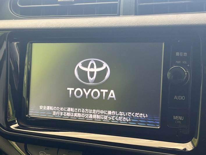 2015 Toyota Aqua DAA-NHP10 (UW-6a1e4a0b9787e)[18]