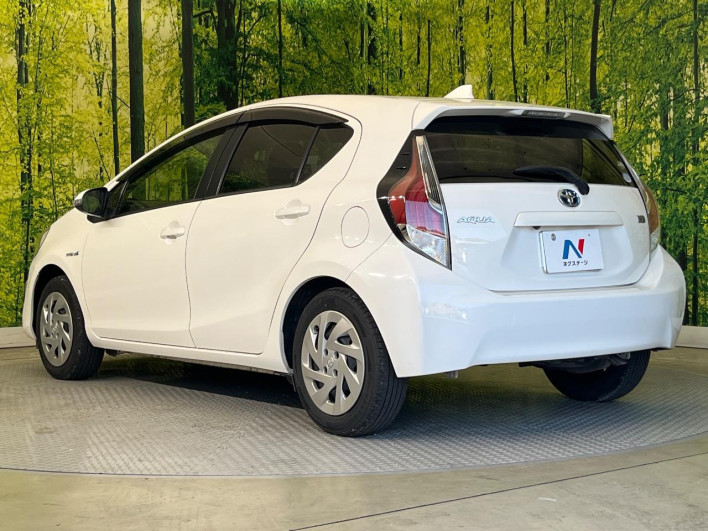 2015 Toyota Aqua DAA-NHP10 (UW-6a1e4a0b9787e)[10]