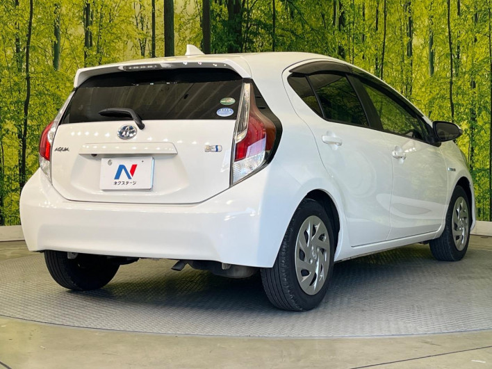 2015 Toyota Aqua DAA-NHP10 (UW-6a1e4a0b9787e)[12]