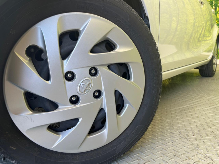 2015 Toyota Aqua DAA-NHP10 (UW-6a1e4a0b9787e)[21]