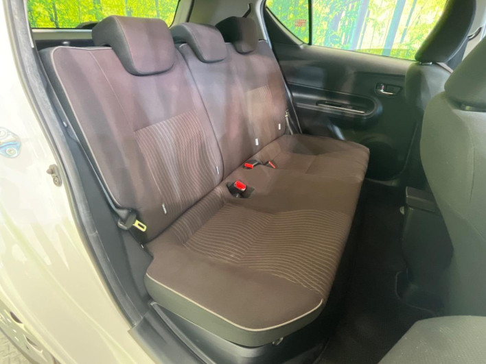 2015 Toyota Aqua DAA-NHP10 (UW-6a1e4a0b9787e)[27]