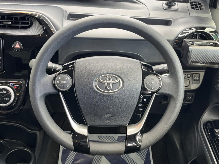2018 Toyota Aqua DAA-NHP10 (UW-6a1e4a0d43749)[26]