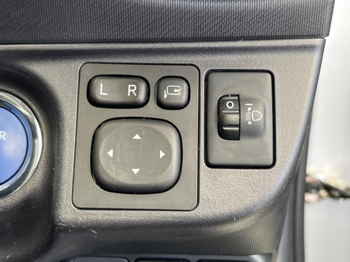 2018 Toyota Aqua DAA-NHP10 (UW-6a1e4a0d43749)[29]