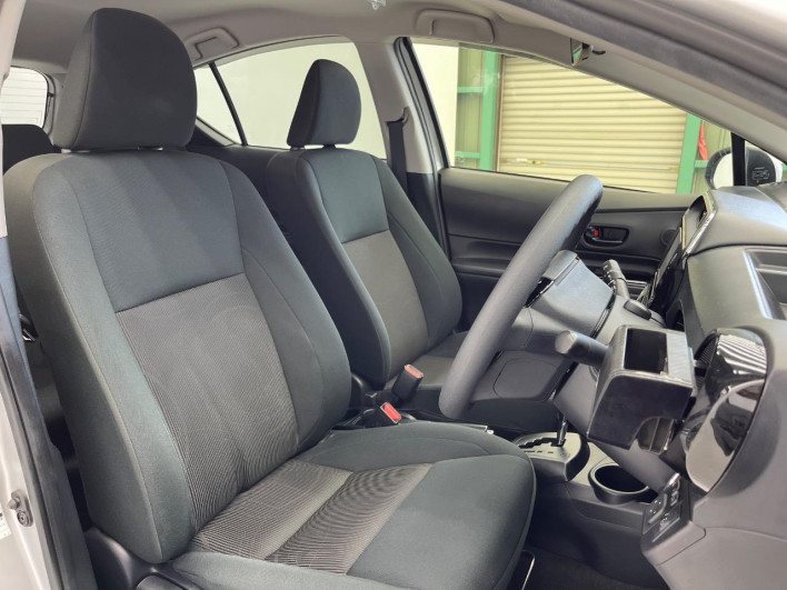2018 Toyota Aqua DAA-NHP10 (UW-6a1e4a0d43749)[4]