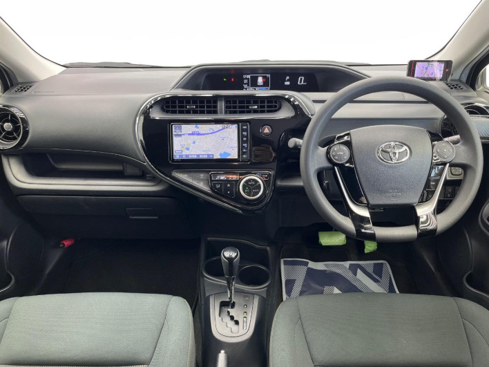2018 Toyota Aqua DAA-NHP10 (UW-6a1e4a0d43749)[25]