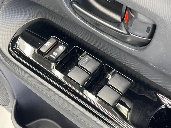 2018 Toyota Aqua DAA-NHP10 (UW-6a1e4a0d43749)[28]