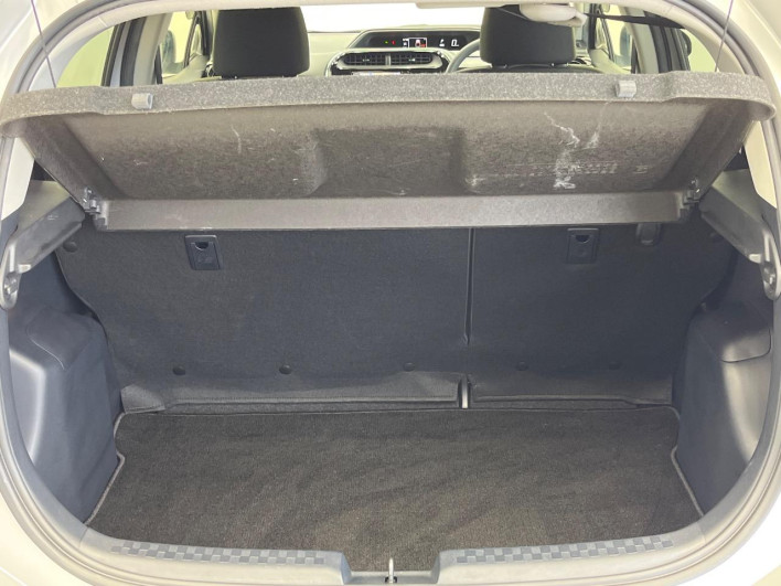 2018 Toyota Aqua DAA-NHP10 (UW-6a1e4a0d43749)[22]