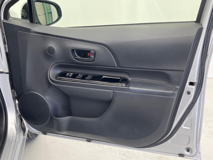 2018 Toyota Aqua DAA-NHP10 (UW-6a1e4a0d43749)[27]