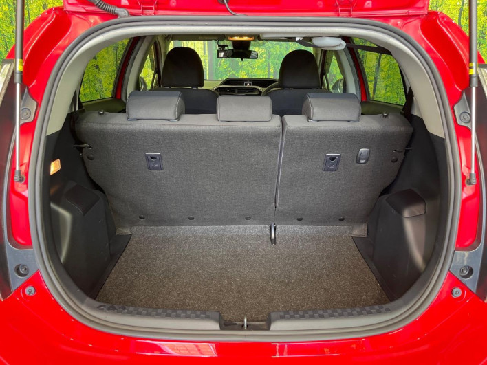 2019 Toyota Aqua DAA-NHP10 (UW-6a1e4a0de83e0)[18]