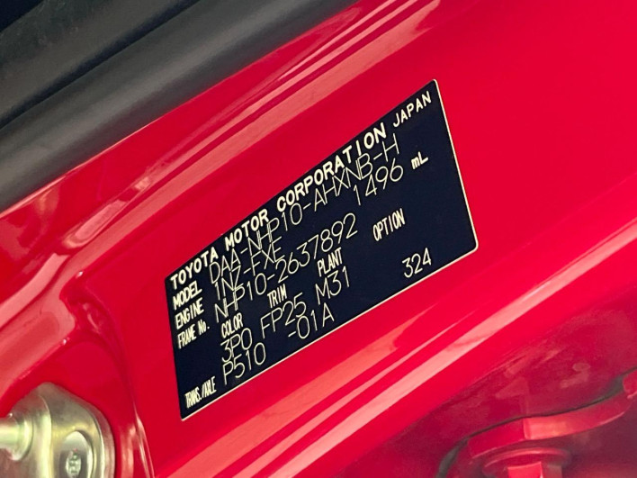 2019 Toyota Aqua DAA-NHP10 (UW-6a1e4a0de83e0)[1]