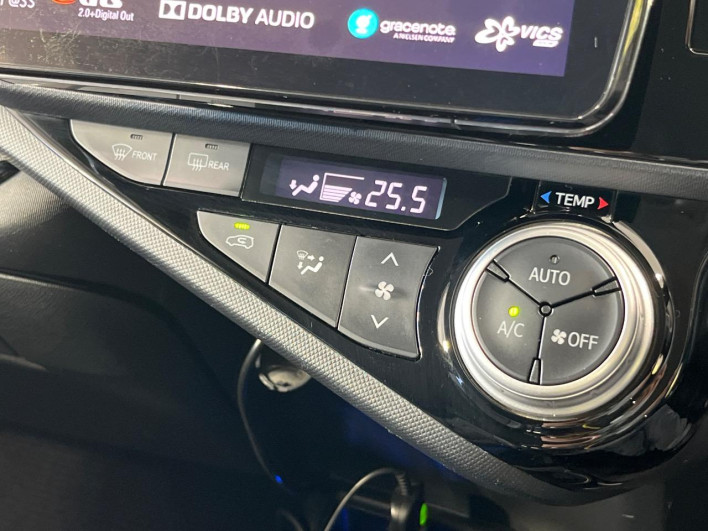 2015 Toyota Aqua DAA-NHP10 (UW-6a1e4a10936f3)[24]