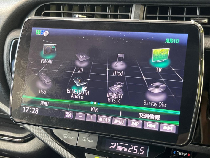 2015 Toyota Aqua DAA-NHP10 (UW-6a1e4a10936f3)[26]