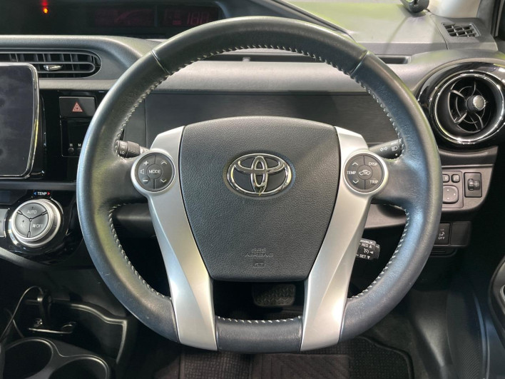 2015 Toyota Aqua DAA-NHP10 (UW-6a1e4a10936f3)[22]