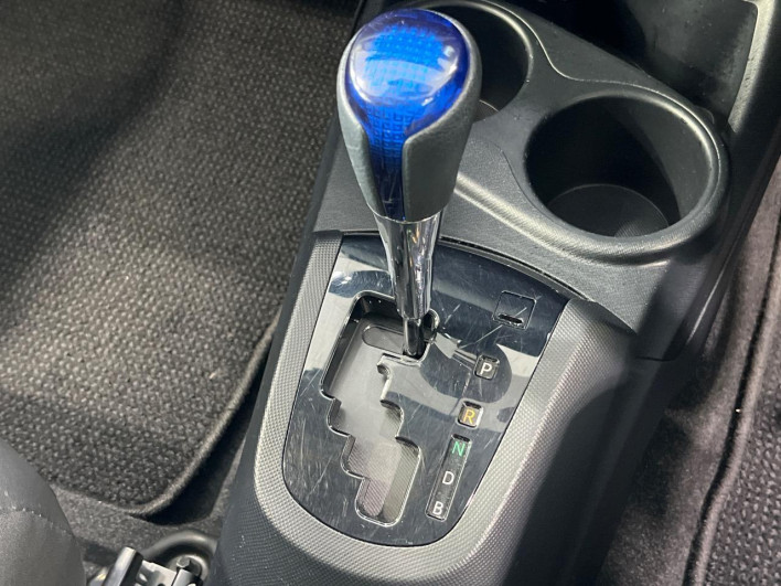 2015 Toyota Aqua DAA-NHP10 (UW-6a1e4a10936f3)[29]