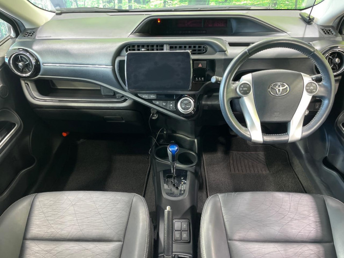 2015 Toyota Aqua DAA-NHP10 (UW-6a1e4a10936f3)[21]