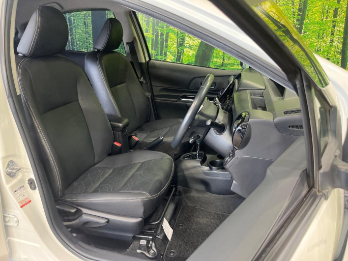 2015 Toyota Aqua DAA-NHP10 (UW-6a1e4a10936f3)[16]