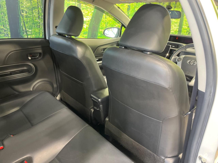 2015 Toyota Aqua DAA-NHP10 (UW-6a1e4a10936f3)[14]