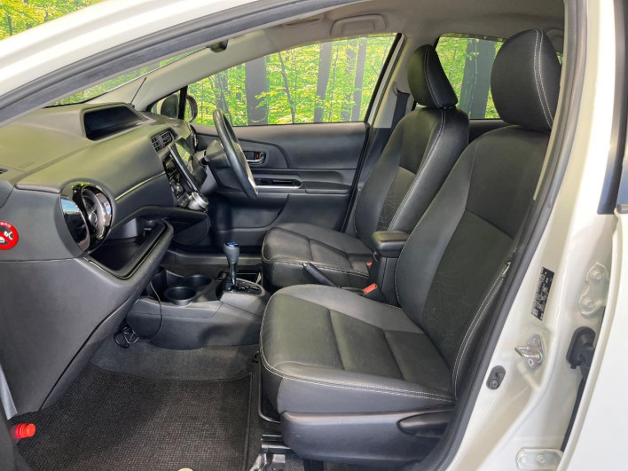 2015 Toyota Aqua DAA-NHP10 (UW-6a1e4a10936f3)[20]