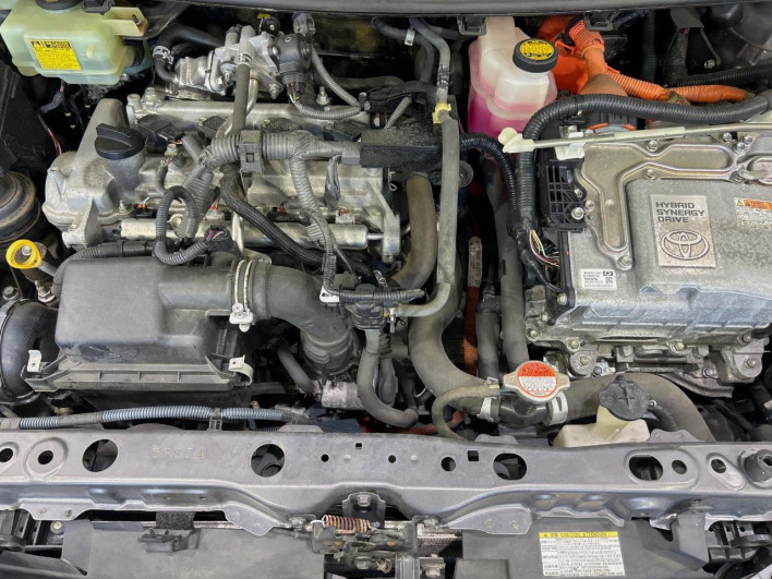 2015 Toyota Aqua DAA-NHP10 (UW-6a1e4a1101003)[4]