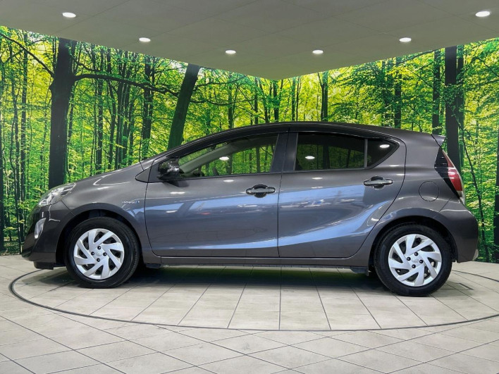 2015 Toyota Aqua DAA-NHP10 (UW-6a1e4a1101003)[13]
