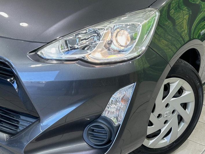2015 Toyota Aqua DAA-NHP10 (UW-6a1e4a1101003)[5]