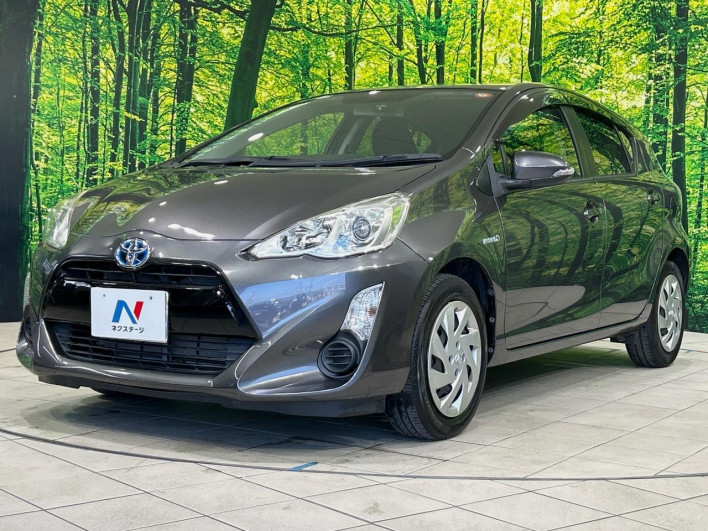 2015 Toyota Aqua DAA-NHP10 (UW-6a1e4a1101003)[12]