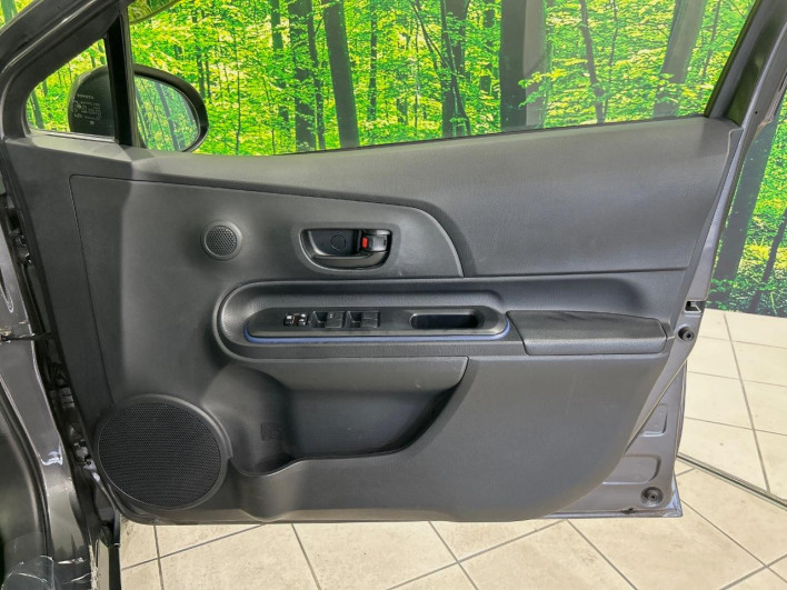 2015 Toyota Aqua DAA-NHP10 (UW-6a1e4a1101003)[29]