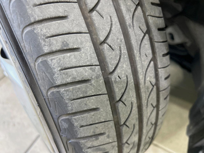 2015 Toyota Aqua DAA-NHP10 (UW-6a1e4a1101003)[9]