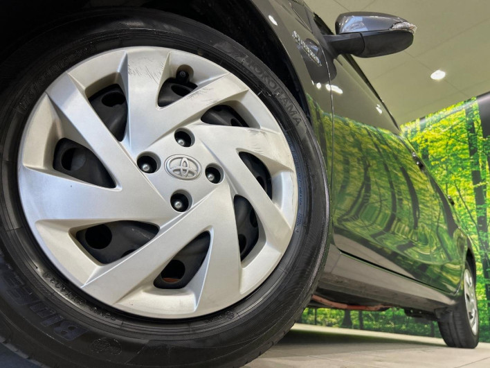 2015 Toyota Aqua DAA-NHP10 (UW-6a1e4a1101003)[7]