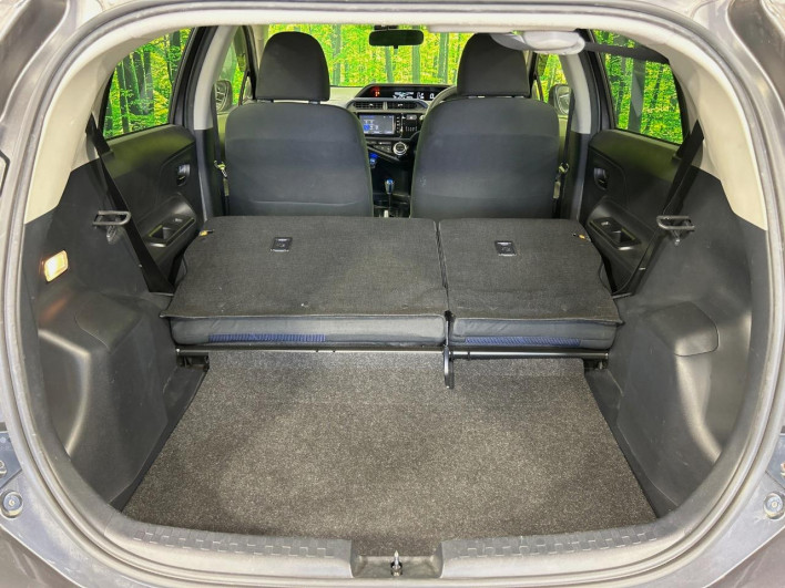 2015 Toyota Aqua DAA-NHP10 (UW-6a1e4a1101003)[20]