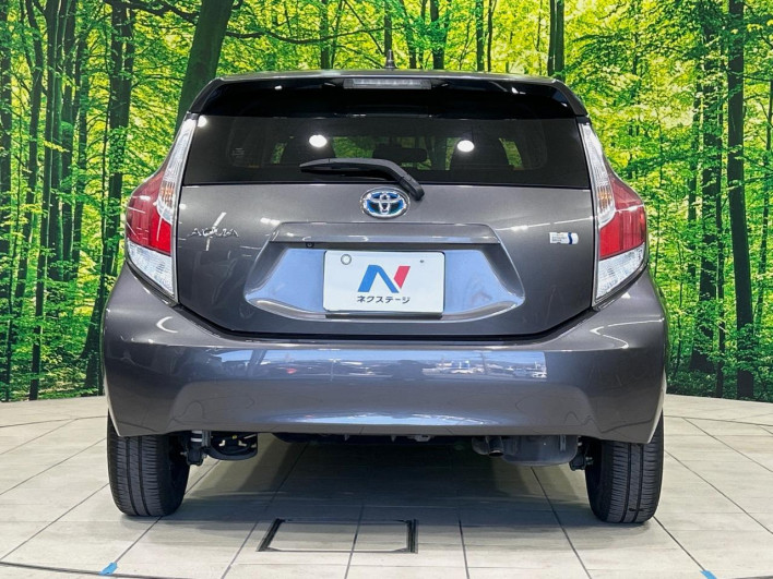 2015 Toyota Aqua DAA-NHP10 (UW-6a1e4a1101003)[15]