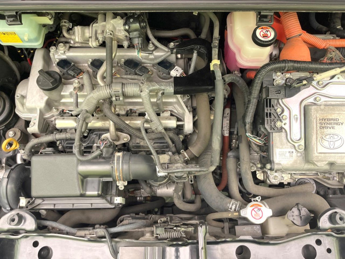 2017 Toyota Vitz DAA-NHP130 (UW-6a1e4a14a7e92)[4]