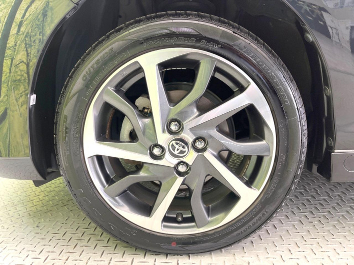 2017 Toyota Vitz DAA-NHP130 (UW-6a1e4a14a7e92)[5]