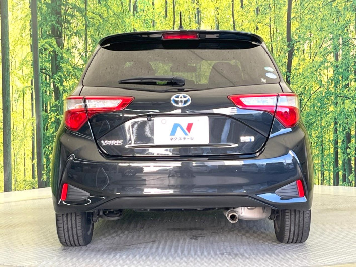 2017 Toyota Vitz DAA-NHP130 (UW-6a1e4a14a7e92)[16]
