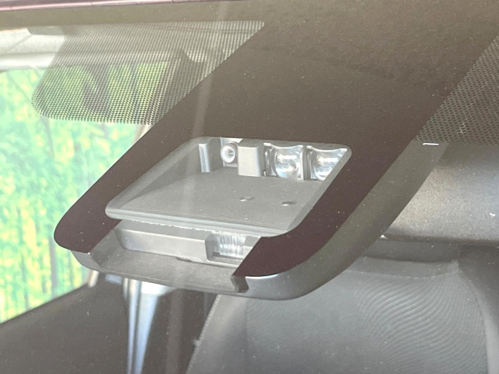 2017 Toyota Vitz DAA-NHP130 (UW-6a1e4a14a7e92)[21]