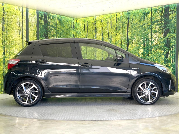 2017 Toyota Vitz DAA-NHP130 (UW-6a1e4a14a7e92)[18]