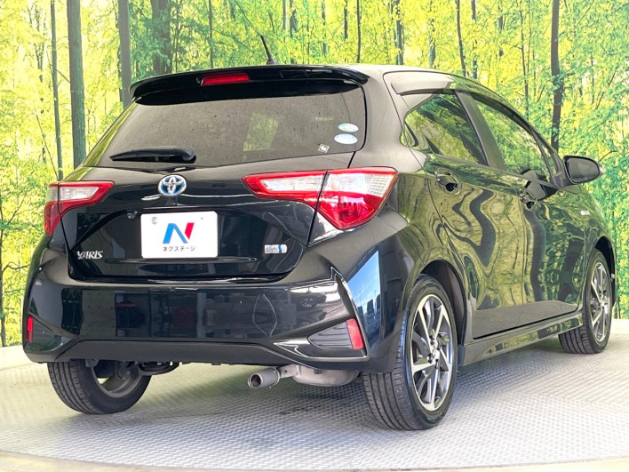 2017 Toyota Vitz DAA-NHP130 (UW-6a1e4a14a7e92)[17]