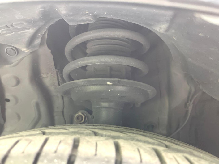 2017 Toyota Vitz DAA-NHP130 (UW-6a1e4a14a7e92)[7]