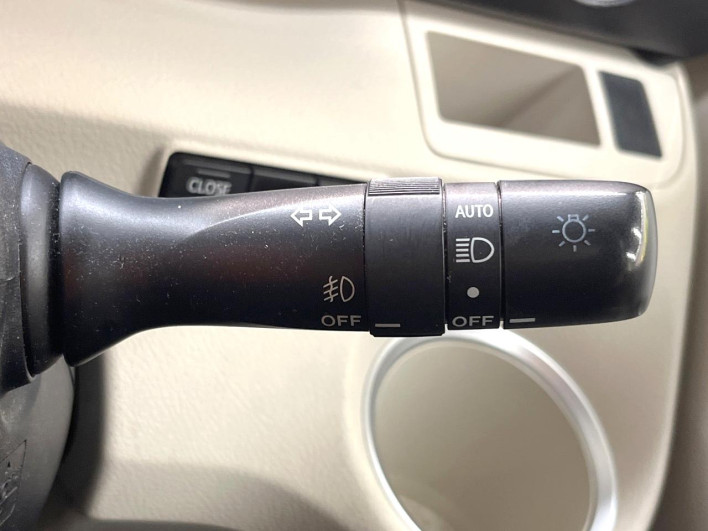2015 Toyota Sienta DAA-NHP170G (UW-6a1e4a154c92a)[23]