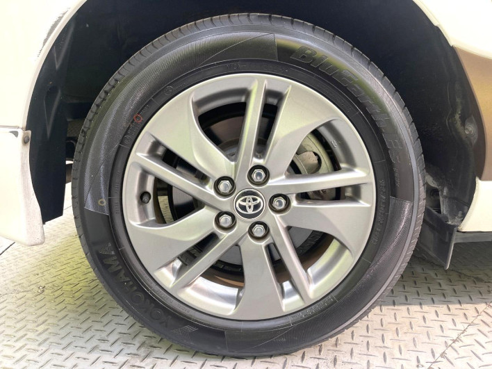 2015 Toyota Sienta DAA-NHP170G (UW-6a1e4a154c92a)[12]